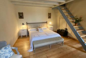 Antica Casa Fenaroli allows 18 year olds to book a room