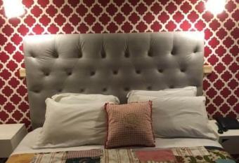 Hotel Kamanga allows 18 year olds to book a room