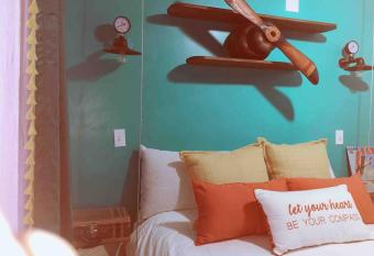 Sol-O-Cien Estrella No Check Out Chores allows 18 year olds to book a room