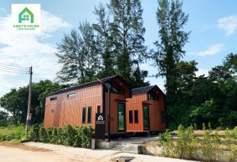 2 Tiny houses on Koh Lanta only 2 minutes walk to the beach has Balcony rooms