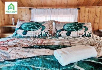 Tiny house on Koh Lanta only 2 minutes walk to the beach has Balcony rooms