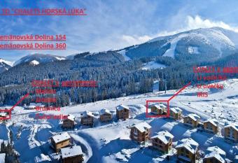 Chalety Horsk   L  ka Jasn   has rooms with a private hot tub