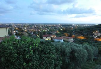La casa di Silvia has Balcony rooms