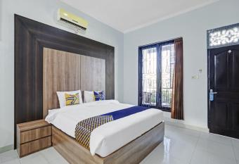 OYO 90400 Roommate allows 18 year olds to book a room