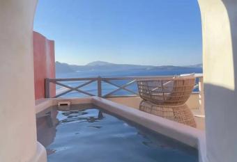 Bubble Suite Santorini allows 18 year olds to book a room