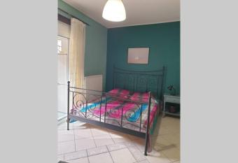 central studio very close to the port of Volos has Balcony rooms