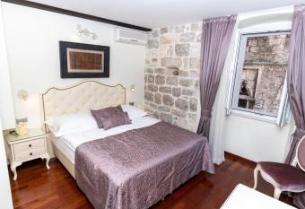 Deluxe Collection Hotel Kastel allows 18 year olds to book a room