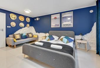Apartament w Sopocie w przyziemiu    basement    allows 18 year olds to book a room