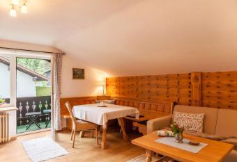 Ferienwohnung Wank has Balcony rooms