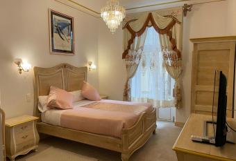 Chambre Lyre Maison de L   glise du Couvent allows 18 year olds to book a room