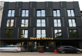 Hotel Opera allows 18 year olds to book a room