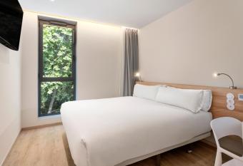 B&B HOTEL Lisboa Montijo allows 18 year olds to book a room