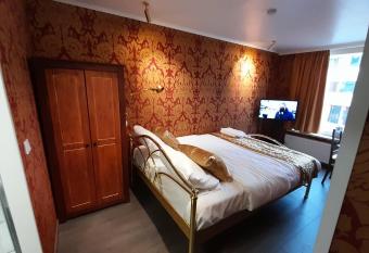 Bosdam Budget Rooms allows 18 year olds to book a room