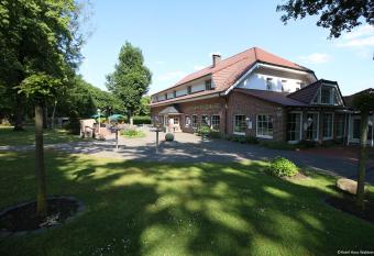 Hotel-Restaurant Haus Waldesruh allows 18 year olds to book a room