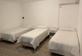 ALOJAMIENTO ONCATIVO allows 18 year olds to book a room