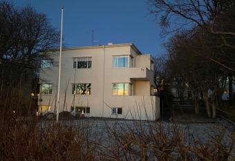 Day Dream Soleyjargata Rooms & Apartments has Balcony rooms