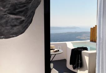 Stella Rocca A Mare has rooms with a private hot tub