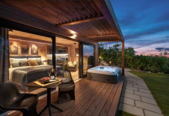 Szarvashegy Panor  ma Apartman allows 18 year olds to book a room