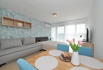 Bella Flora Apartman has Balcony rooms