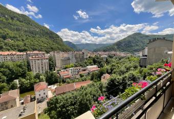 La BELLE VUE has Balcony rooms
