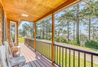 Captains Cottage has Balcony rooms