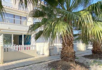 Village Naturiste Studio en RDJ ,Piscine ,Parking allows 18 year olds to book a room