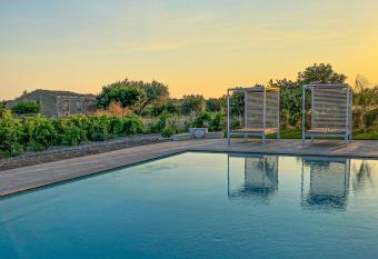 Dimora Calauriia - Adults Only allows 18 year olds to book a room