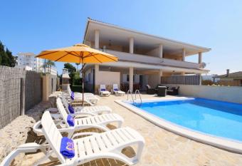 Villa Jer  nimo has Balcony rooms