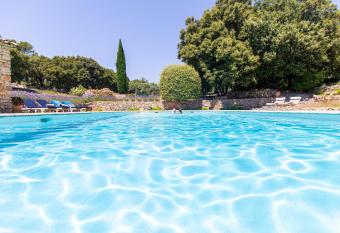 Le Barretian allows 18 year olds to book a room