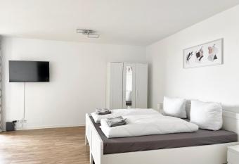 Zentral gelegene Studios I home2share allows 18 year olds to book a room