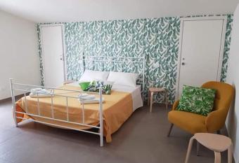 CASA SIKELIA has Balcony rooms