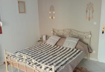 La salicorne allows 18 year olds to book a room