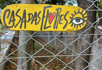 Hostel Casa das Flores Colorado allows 18 year olds to book a room