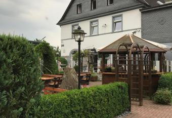 Hotel Daun allows 18 year olds to book a room