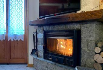 Baita Coccola nel Bosco Sport Natura Relax has Balcony rooms