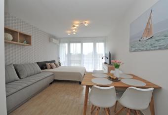 Bella Rosa Apartman has Balcony rooms