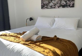 Comfort Inn Centrepoint Motel allows 18 year olds to book a room