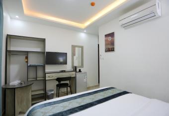 Down Town Hotel allows 18 year olds to book a room