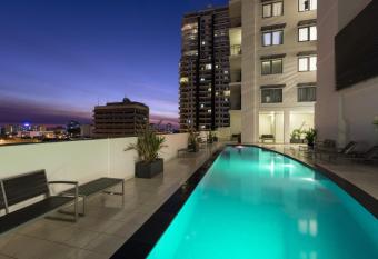 Oaks Darwin Elan Hotel allows 18 year olds to book a room