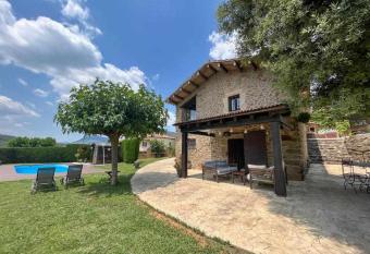 Masia with pool and beautiful views near Girona has Balcony rooms