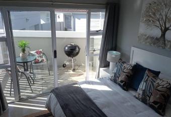 Port Elizabeth Luxury Harbour Studio allows 18 year olds to book a room