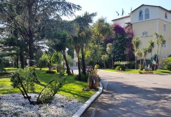 Hotel Mediterraneo has Balcony rooms