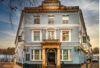 Queens Hotel allows 18 year olds to book a room