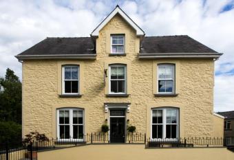 Riverbank Bed and Breakfast allows 18 year olds to book a room