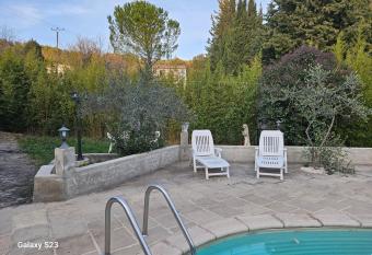 Guest house calme avec acc  s jardin et piscine has Balcony rooms