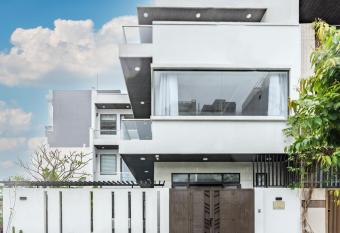 Abogo Villa Pool City Center Near Beach Of Da Nang has rooms with a private hot tub