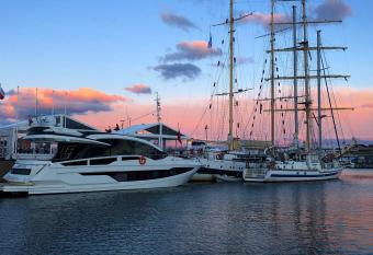 HouseBoat Gdynia Seafront has Balcony rooms