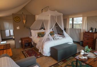 Umkumbe Bush Lodge - Luxury Tented Camp has Balcony rooms