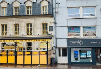 Le Dalton has Balcony rooms