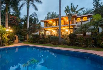 Villa San Luis Boutique - Nido has rooms with a private hot tub